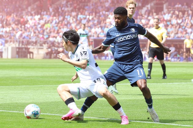 09.05.2026, xrekx, Fussball 2.Bundesliga, VfL Bochum - Hannover 96 v.l. Daisuke Yokota (Hannover 96) Moritz-Broni Kwarteng (VfL Bochum) Zweikampf, Aktion, action, battle for the ball (DFL DFB REGULATIONS PROHIBIT ANY USE OF PHOTOGRAPHS as IMAGE SEQUENCES and or QUASI-VIDEO) Bochum