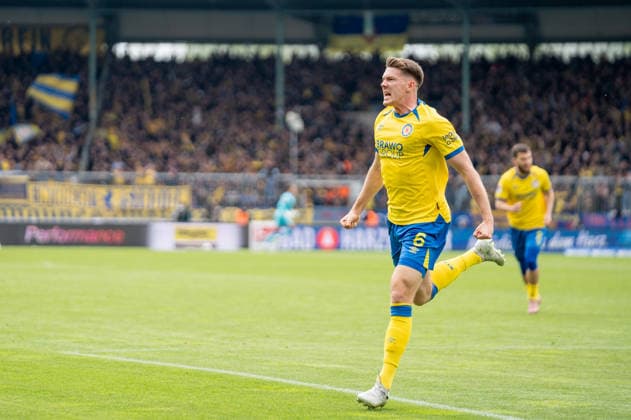 Deutschland: Fussball, 2. Bundesliga, 33. Spieltag 2025 26, Eintracht Braunschweig - Dynamo Dresden am 09.05. in Braunschweig, Eintracht-Stadion: Tor 1:0 Florian Flick (Eintracht Braunschweig 6) Jubel, Freude, Emotionen, Torjubel