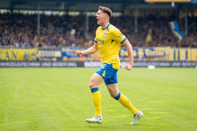 Deutschland: Fussball, 2. Bundesliga, 33. Spieltag 2025 26, Eintracht Braunschweig - Dynamo Dresden am 09.05. in Braunschweig, Eintracht-Stadion: Tor 1:0 Florian Flick (Eintracht Braunschweig 6) Jubel, Freude, Emotionen, Torjubel