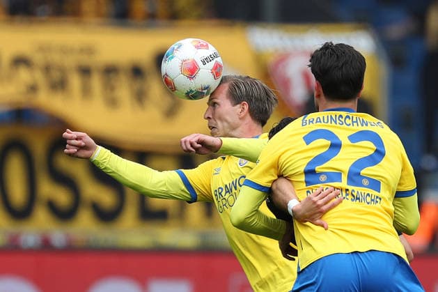 Braunschweig vs Dresden, 2. BL Braunschweig, 09.05.2026, Fußball, Herren, 2. BL, Saison 2025 2026, Eintracht Braunschweig vs. FC Dynamo Dresden: Lino Tempelmann (Eintracht Braunschweig), Fabio Di Michele Sanchez (Eintracht Braunschweig) (DFL DFB REGULATIONS PROHIBIT ANY USE OF PHOTOGRAPHS as IMAGE SEQUENCES and or QUASI-VIDEO) Stadion an der Hamburger Straße Niedersachsen Deutschland