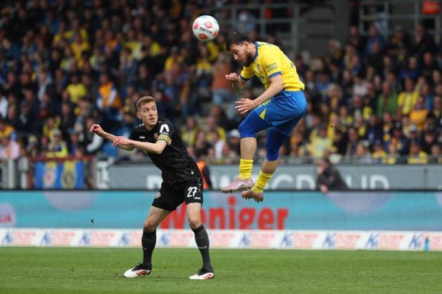 Braunschweig vs Dresden, 2. BL Braunschweig, 09.05.2026, Fußball, Herren, 2. BL, Saison 2025 2026, Eintracht Braunschweig vs. FC Dynamo Dresden: Niklas Hauptmann (Dresden), Mehmet Can Aydin (Eintracht Braunschweig) (DFL DFB REGULATIONS PROHIBIT ANY USE OF PHOTOGRAPHS as IMAGE SEQUENCES and or QUASI-VIDEO) Stadion an der Hamburger Straße Niedersachsen Deutschland