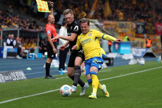 Braunschweig vs Dresden, 2. BL Braunschweig, 09.05.2026, Fußball, Herren, 2. BL, Saison 2025 2026, Eintracht Braunschweig vs. FC Dynamo Dresden: Jonas Sterner (Dresden), Lino Tempelmann (Eintracht Braunschweig) (DFL DFB REGULATIONS PROHIBIT ANY USE OF PHOTOGRAPHS as IMAGE SEQUENCES and or QUASI-VIDEO) Stadion an der Hamburger Straße Niedersachsen Deutschland