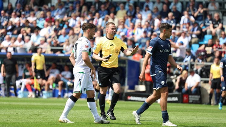 09.05.2026, xrekx, Fussball 2.Bundesliga, VfL Bochum - Hannover 96 v.l. Schiedsrichter Referee Robert Kampka (DFL DFB REGULATIONS PROHIBIT ANY USE OF PHOTOGRAPHS as IMAGE SEQUENCES and or QUASI-VIDEO) Bochum