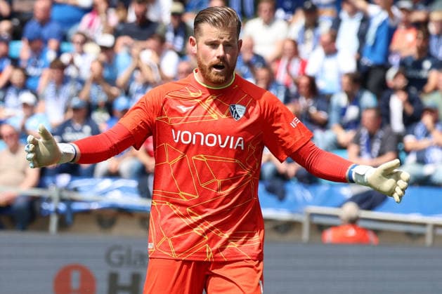 09.05.2026, xrekx, Fussball 2.Bundesliga, VfL Bochum - Hannover 96 v.l. Timo Horn (VfL Bochum) enttaeuscht, enttäuscht, schaut enttaeuscht, niedergeschlagen, disappointed (DFL DFB REGULATIONS PROHIBIT ANY USE OF PHOTOGRAPHS as IMAGE SEQUENCES and or QUASI-VIDEO) Bochum