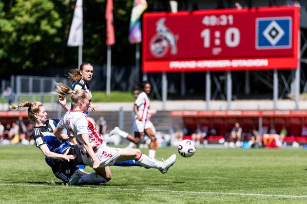 Google Pixel Frauen-Bundesliga, 1. FC Köln - Hamburger SV; 09.05.2026 Zweikampf Pauline Bremer (1. FC Köln, 11), Jaqueline Dönges (Hamburger SV, 21) Google Pixel Frauen-Bundesliga, 1. FC Köln - Hamburger SV, Köln, Franz-Kremer-Stadion am 09.05.2026 DFB REGULATIONS PROHIBIT ANY USE OF PHOTOGRAPHS AS IMAGE SEQUENCES AND OR QUASI-VIDEO. Copyright: xBEAUTIFULxSPORTS Wunderlx