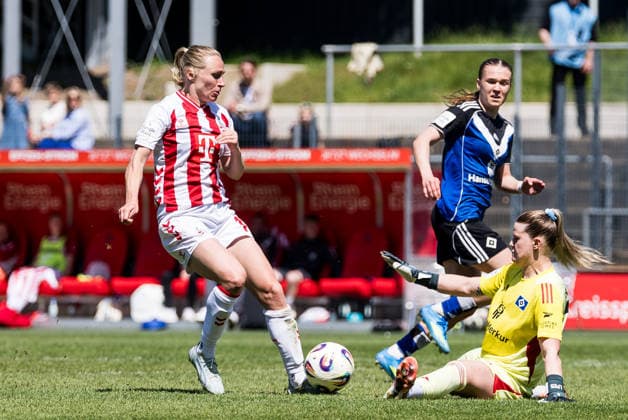 Google Pixel Frauen-Bundesliga, 1. FC Köln - Hamburger SV; 09.05.2026 Zweikampf Pauline Bremer (1. FC Köln, 11), Lea Paulick (Hamburger SV, 25) Google Pixel Frauen-Bundesliga, 1. FC Köln - Hamburger SV, Köln, Franz-Kremer-Stadion am 09.05.2026 DFB REGULATIONS PROHIBIT ANY USE OF PHOTOGRAPHS AS IMAGE SEQUENCES AND OR QUASI-VIDEO. Copyright: xBEAUTIFULxSPORTS Wunderlx