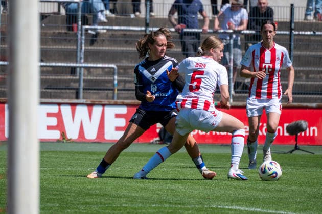 Deutschland: Fussball Google Pixel Frauen-Bundesliga 2025 2026 - 1.FC Köln vs Hamburger SV - 25. Spieltag - Franz-Kremer-Stadion (Köln): Strafraum Szene Celina Degen (1.FC Köln, 5) und Camilla Linberg (Hamburger SV, 47) Copyright: xOrhanxHabashx