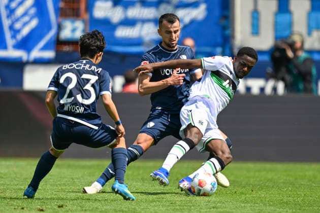 v. li. im Kampf um den Ball Koji Miyoshi (Bochum 23) Erhan Masovic (Bochum 4) Noel Aseko Nkili (Hannover 15) 09.05.2026 ¢ Fussball ¢ VfL Bochum vs Hannover 96, Vonovia Ruhrstadion, Bochum, DFB DFL REGULATIONS PROHIBIT ANY USE OF PHOTOGRAPHS AS IMAGE SEQUENCES AND OR QUASI-VIDEO