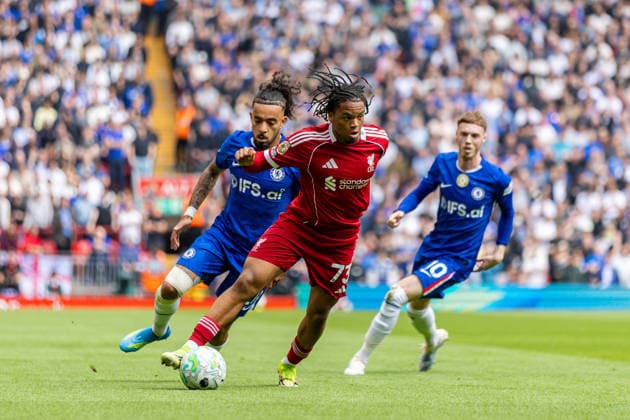 Football - FA Premier League - Liverpool FC v Chelsea FC LIVERPOOL, ENGLAND - Saturday, May 9, 2026: Liverpool s Rio Ngumoha is challenged by Chelsea s Malo Gusto (L) during the FA Premier League match between Liverpool FC and Chelsea FC at Anfield. (Photo by David Rawcliffe Propaganda) LIVERPOOL Anfield MERSEYSIDE ENGLAND  Copyright: xDavidxRawcliffex P2026-05-09-Liverpool_Chelsea-32