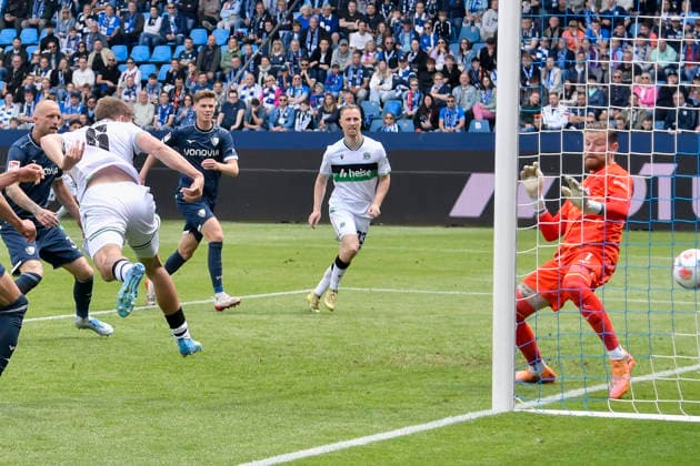 Maik Nawrocki (Hannover 6) erzielt das Tor zum 0:1 09.05.2026 ¢ Fussball ¢ VfL Bochum vs Hannover 96, Vonovia Ruhrstadion, Bochum, DFB DFL REGULATIONS PROHIBIT ANY USE OF PHOTOGRAPHS AS IMAGE SEQUENCES AND OR QUASI-VIDEO