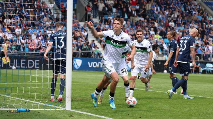 09.05.2026, xrekx, Fussball 2.Bundesliga, VfL Bochum - Hannover 96 v.l. Torjubel nach dem Tor zum celebrating the goal celebrate 0:1 durch Maik Nawrocki (Hannover 96) (DFL DFB REGULATIONS PROHIBIT ANY USE OF PHOTOGRAPHS as IMAGE SEQUENCES and or QUASI-VIDEO) Bochum