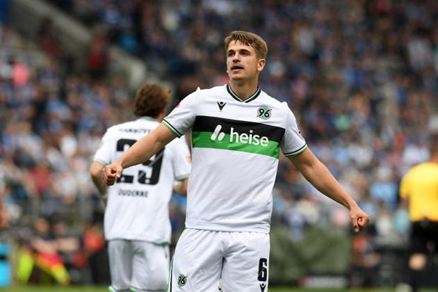 Maik Nawrocki (Hannover 96) Torjubel, jubelt nach seinem Treffer zum 0:1 waehrend des Spiels der 2. Bundesliga zwischen VfL Bochum und Hannover 96, Vonovia Ruhrstadion am 09. May 2026 in Bochum, Deutschland. (Foto von Ralf Treese DeFodi Images) +++ Maik Nawrocki (Hannover 96) celebrates after scoring his team™s first goal during the 2. Bundesliga match between VfL Bochum and Hannover 96 at Vonovia Ruhrstadion on May 9, 2026 in Bochum, Germany. (Photo by Ralf Treese DeFodi Images) (Photo by Ralf Treese DeFodi Images) -