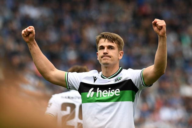 Maik Nawrocki (Hannover 96) Torjubel, jubelt nach seinem Treffer zum 0:1 waehrend des Spiels der 2. Bundesliga zwischen VfL Bochum und Hannover 96, Vonovia Ruhrstadion am 09. May 2026 in Bochum, Deutschland. (Foto von Ralf Treese DeFodi Images) +++ Maik Nawrocki (Hannover 96) celebrates after scoring his team™s first goal during the 2. Bundesliga match between VfL Bochum and Hannover 96 at Vonovia Ruhrstadion on May 9, 2026 in Bochum, Germany. (Photo by Ralf Treese DeFodi Images) (Photo by Ralf Treese DeFodi Images) -