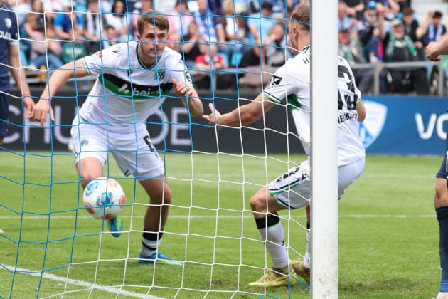 09.05.2026, xrekx, Fussball 2.Bundesliga, VfL Bochum - Hannover 96 v.l. Torjubel nach dem Tor zum celebrating the goal celebrate 0:1 durch Maik Nawrocki (Hannover 96) (DFL DFB REGULATIONS PROHIBIT ANY USE OF PHOTOGRAPHS as IMAGE SEQUENCES and or QUASI-VIDEO) Bochum