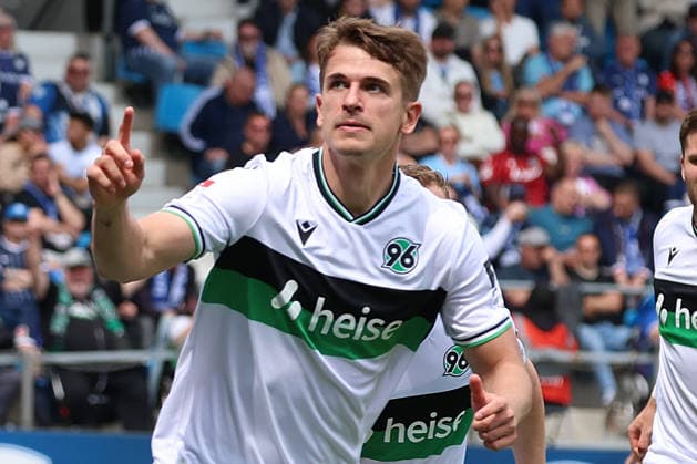 09.05.2026, xrekx, Fussball 2.Bundesliga, VfL Bochum - Hannover 96 v.l. Torjubel nach dem Tor zum celebrating the goal celebrate 0:1 durch Maik Nawrocki (Hannover 96) (DFL DFB REGULATIONS PROHIBIT ANY USE OF PHOTOGRAPHS as IMAGE SEQUENCES and or QUASI-VIDEO) Bochum