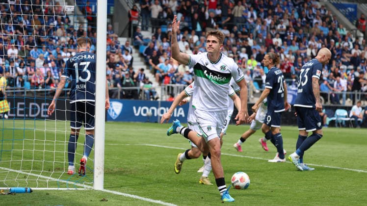 09.05.2026, xrekx, Fussball 2.Bundesliga, VfL Bochum - Hannover 96 v.l. Torjubel nach dem Tor zum celebrating the goal celebrate 0:1 durch Maik Nawrocki (Hannover 96) (DFL DFB REGULATIONS PROHIBIT ANY USE OF PHOTOGRAPHS as IMAGE SEQUENCES and or QUASI-VIDEO) Bochum