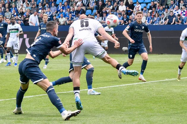 Maik Nawrocki (Hannover 6) erzielt das Tor zum 0:1 09.05.2026 ¢ Fussball ¢ VfL Bochum vs Hannover 96, Vonovia Ruhrstadion, Bochum, DFB DFL REGULATIONS PROHIBIT ANY USE OF PHOTOGRAPHS AS IMAGE SEQUENCES AND OR QUASI-VIDEO