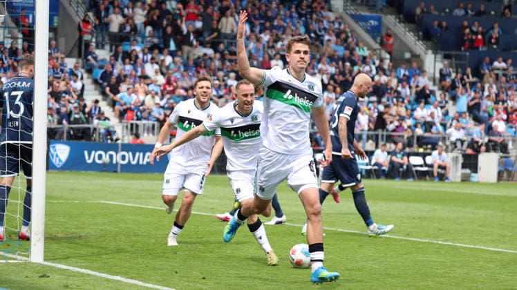 09.05.2026, xrekx, Fussball 2.Bundesliga, VfL Bochum - Hannover 96 v.l. Torjubel nach dem Tor zum celebrating the goal celebrate 0:1 durch Maik Nawrocki (Hannover 96) (DFL DFB REGULATIONS PROHIBIT ANY USE OF PHOTOGRAPHS as IMAGE SEQUENCES and or QUASI-VIDEO) Bochum