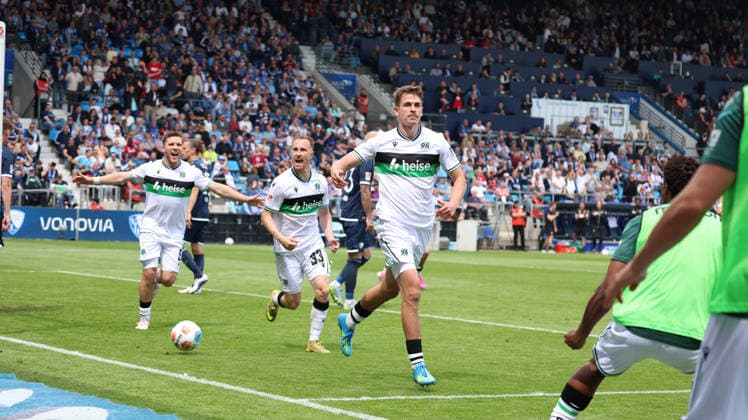 09.05.2026, xrekx, Fussball 2.Bundesliga, VfL Bochum - Hannover 96 v.l. Torjubel nach dem Tor zum celebrating the goal celebrate 0:1 durch Maik Nawrocki (Hannover 96) (DFL DFB REGULATIONS PROHIBIT ANY USE OF PHOTOGRAPHS as IMAGE SEQUENCES and or QUASI-VIDEO) Bochum