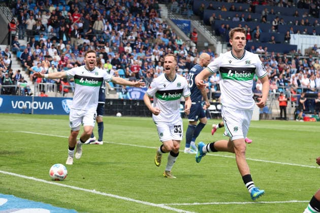 09.05.2026, xrekx, Fussball 2.Bundesliga, VfL Bochum - Hannover 96 v.l. Torjubel nach dem Tor zum celebrating the goal celebrate 0:1 durch Maik Nawrocki (Hannover 96) (DFL DFB REGULATIONS PROHIBIT ANY USE OF PHOTOGRAPHS as IMAGE SEQUENCES and or QUASI-VIDEO) Bochum