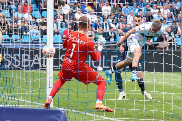 09.05.2026, xrekx, Fussball 2.Bundesliga, VfL Bochum - Hannover 96 v.l. Kopfball zum 0:1 durch Maik Nawrocki (Hannover 96) Timo Horn (VfL Bochum) (DFL DFB REGULATIONS PROHIBIT ANY USE OF PHOTOGRAPHS as IMAGE SEQUENCES and or QUASI-VIDEO) Bochum