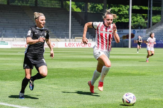Google Pixel Frauen-Bundesliga: SC Freiburg vs. VfL Wolfsburg, 09.05.2026 Zweikampf zwischen Svenja Huth (VfL Wolfsburg, 10) und Lisa Karl (SC Freiburg, 2) Google Pixel Frauen-Bundesliga: SC Freiburg vs. VfL Wolfsburg, Dreisamstadion, 09.05.2026 DFB DFL REGULATIONS PROHIBIT ANY USE OF PHOTOGRAPHS AS IMAGE SEQUENCES AND OR QUASI-VIDEO. Copyright: xBEAUTIFULxSPORTS Boscox