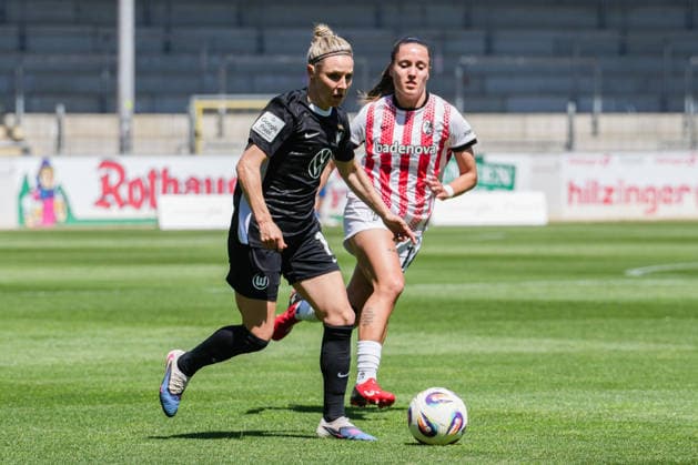 Google Pixel Frauen-Bundesliga: SC Freiburg vs. VfL Wolfsburg, 09.05.2026 Svenja Huth (VfL Wolfsburg, 10) am Ball Google Pixel Frauen-Bundesliga: SC Freiburg vs. VfL Wolfsburg, Dreisamstadion, 09.05.2026 DFB DFL REGULATIONS PROHIBIT ANY USE OF PHOTOGRAPHS AS IMAGE SEQUENCES AND OR QUASI-VIDEO. Copyright: xBEAUTIFULxSPORTS Boscox