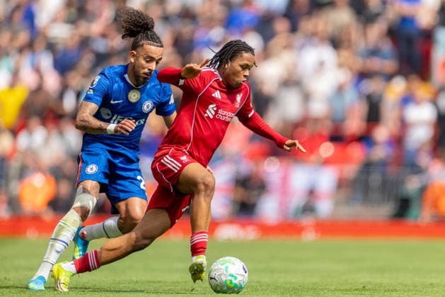 Football - FA Premier League - Liverpool FC v Chelsea FC LIVERPOOL, ENGLAND - Saturday, May 9, 2026: Liverpool s Rio Ngumoha is challenged by Chelsea s Malo Gusto during the FA Premier League match between Liverpool FC and Chelsea FC at Anfield. (Photo by David Rawcliffe Propaganda) LIVERPOOL Anfield MERSEYSIDE ENGLAND  Copyright: xDavidxRawcliffex P2026-05-09-Liverpool_Chelsea-49