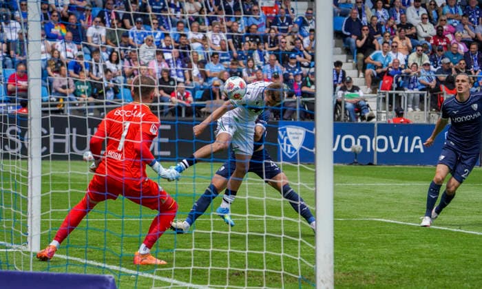 Deutschland: Fussball 2.Bundesliga 2025 2026, 33. Spieltag - VfL Bochum vs Hannover 96 - Vonovia Ruhrstadion (Bochum): Tor zum Maik Nawrocki (Hannover 96, 6) Bochum