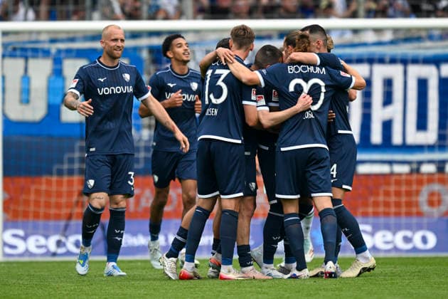 Die Mannschaft von Bochum Jubel Freude Emotion Torjubel Torschuetze Torschütze Farid Alfa-Ruprecht (Bochum 29) 09.05.2026 ¢ Fussball ¢ VfL Bochum vs Hannover 96, Vonovia Ruhrstadion, Bochum, DFB DFL REGULATIONS PROHIBIT ANY USE OF PHOTOGRAPHS AS IMAGE SEQUENCES AND OR QUASI-VIDEO