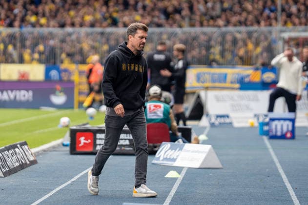 Deutschland: Fussball, 2. Bundesliga, 33. Spieltag 2025 26, Eintracht Braunschweig - Dynamo Dresden am 09.05. in Braunschweig, Eintracht-Stadion: Thomas Stamm (Trainer Dynamo Dresden) Enttäuschung, Wut