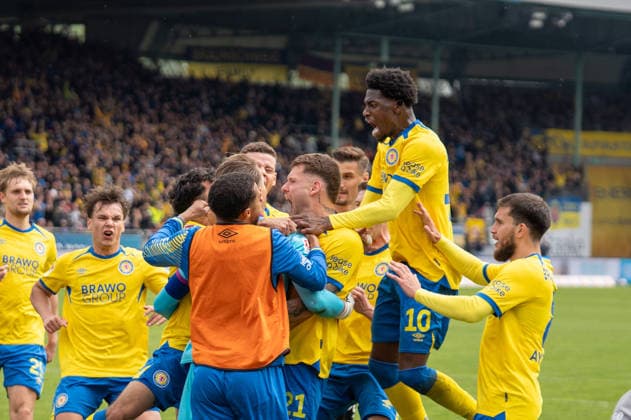 Deutschland: Fussball, 2. Bundesliga, 33. Spieltag 2025 26, Eintracht Braunschweig - Dynamo Dresden am 09.05. in Braunschweig, Eintracht-Stadion: Jubel, Freude, Emotionen nach dem der Elfmeter von Stefan Kutschke (Dynamo Dresden 30) von Ron-Thorben Hoffmann (Eintracht Braunschweig 1) gehalten wurde. Faride Alidou (Eintracht Braunschweig 10)