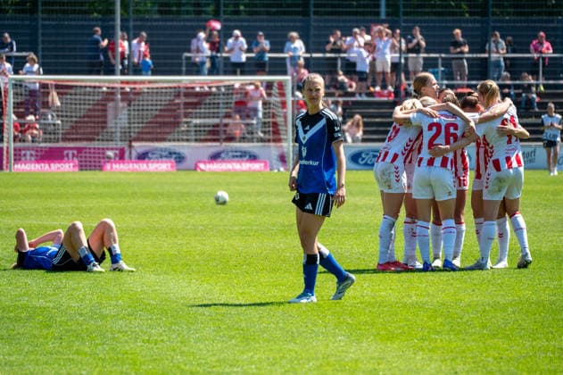 Deutschland: Fussball Google Pixel Frauen-Bundesliga 2025 2026 - 1.FC Köln vs Hamburger SV - 25. Spieltag - Franz-Kremer-Stadion (Köln): nach dem Spiel Martyna Wiankowska (1.FC Köln, 26) Sandra Jessen (1.FC Köln, 6) Pauline Bremer (1.FC Köln,11) Siegesfeier, Reaktion Copyright: xOrhanxHabashx