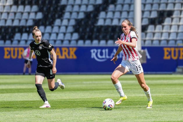 Google Pixel Frauen-Bundesliga: SC Freiburg vs. VfL Wolfsburg, 09.05.2026 Maj Schneider (SC Freiburg, 15) am Ball Google Pixel Frauen-Bundesliga: SC Freiburg vs. VfL Wolfsburg, Dreisamstadion, 09.05.2026 DFB DFL REGULATIONS PROHIBIT ANY USE OF PHOTOGRAPHS AS IMAGE SEQUENCES AND OR QUASI-VIDEO. Copyright: xBEAUTIFULxSPORTS Boscox
