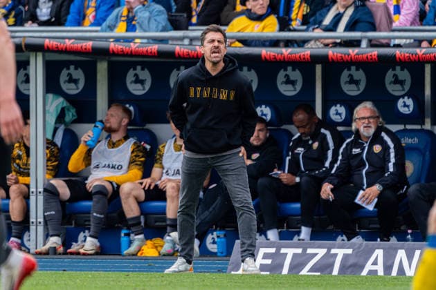 Braunschweig, Deutschland 09. Mai 2026: 2. BL - 2025 2026 - Sp. 33 - Eintracht Braunschweig gegen SG Dynamo Dresden Im Bild: Trainer Thomas Stamm (Dresden, Trainer) ist ärgerlich auf dem Spielfeld DFL DFB regulations prohibit any use of photographs as image sequences and or quasi-video Eintracht Stadion Niedersachsen