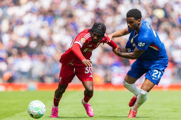 Football - FA Premier League - Liverpool FC v Chelsea FC LIVERPOOL, ENGLAND - Saturday, May 9, 2026: Liverpool s Jeremie Frimpong is challenged by Chelsea s Jorrel Hato (R) during the FA Premier League match between Liverpool FC and Chelsea FC at Anfield. (Photo by David Rawcliffe Propaganda) LIVERPOOL Anfield MERSEYSIDE ENGLAND  Copyright: xDavidxRawcliffex P2026-05-09-Liverpool_Chelsea-69