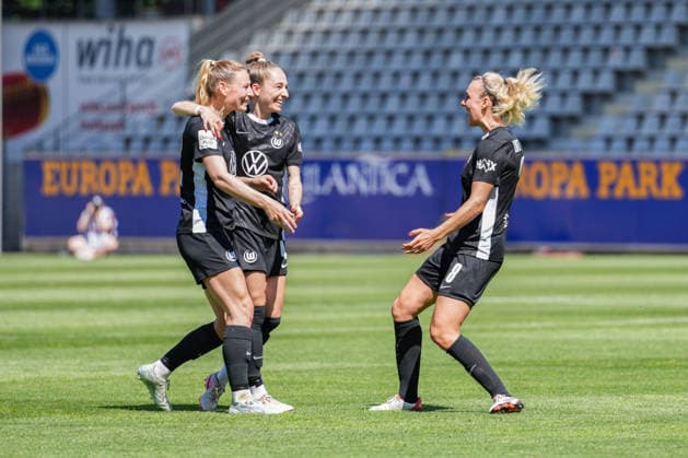 Google Pixel Frauen-Bundesliga: SC Freiburg vs. VfL Wolfsburg, 09.05.2026 Torjubel zum 1:2 durch Lena Lattwein (VfL Wolfsburg, 8) Google Pixel Frauen-Bundesliga: SC Freiburg vs. VfL Wolfsburg, Dreisamstadion, 09.05.2026 DFB DFL REGULATIONS PROHIBIT ANY USE OF PHOTOGRAPHS AS IMAGE SEQUENCES AND OR QUASI-VIDEO. Copyright: xBEAUTIFULxSPORTS Boscox