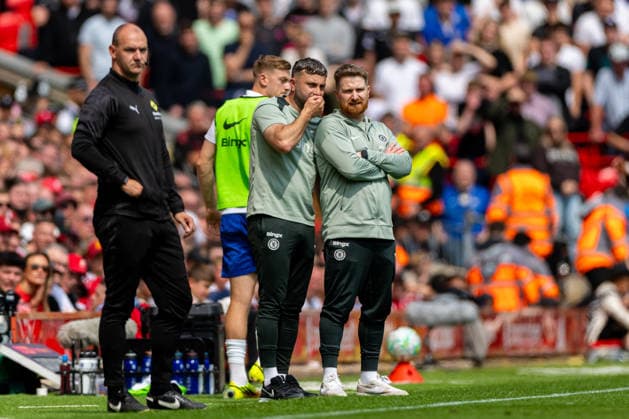Football - FA Premier League - Liverpool FC v Chelsea FC LIVERPOOL, ENGLAND - Saturday, May 9, 2026: Chelsea s interim head coach Calum McFarlane (R) and assistant coach Harry Hudson exchange tactics during the FA Premier League match between Liverpool FC and Chelsea FC at Anfield. (Photo by David Rawcliffe Propaganda) LIVERPOOL Anfield MERSEYSIDE ENGLAND  Copyright: xDavidxRawcliffex P2026-05-09-Liverpool_Chelsea-82