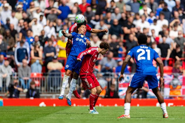 Football - FA Premier League - Liverpool FC v Chelsea FC LIVERPOOL, ENGLAND - Saturday, May 9, 2026: Liverpool s Joe Gomez challenges for a header with Chelsea s Enzo Fernandez during the FA Premier League match between Liverpool FC and Chelsea FC at Anfield. (Photo by David Rawcliffe Propaganda) LIVERPOOL Anfield MERSEYSIDE ENGLAND  Copyright: xDavidxRawcliffex P2026-05-09-Liverpool_Chelsea-85