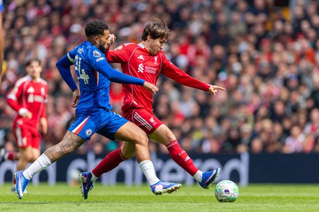 Football - FA Premier League - Liverpool FC v Chelsea FC LIVERPOOL, ENGLAND - Saturday, May 9, 2026: Liverpool s Federico Chiesa is challenged by Chelsea s captain Reece James (R) during the FA Premier League match between Liverpool FC and Chelsea FC at Anfield. (Photo by David Rawcliffe Propaganda) LIVERPOOL Anfield MERSEYSIDE ENGLAND  Copyright: xDavidxRawcliffex P2026-05-09-Liverpool_Chelsea-89