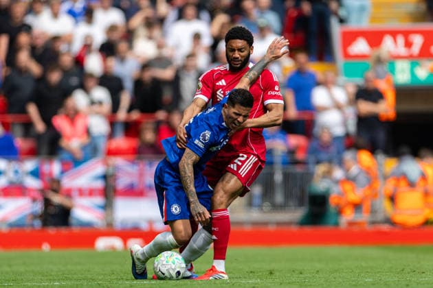 Football - FA Premier League - Liverpool FC v Chelsea FC LIVERPOOL, ENGLAND - Saturday, May 9, 2026: Liverpool s Joe Gomez challenges Chelsea s Enzo Fernandez during the FA Premier League match between Liverpool FC and Chelsea FC at Anfield. (Photo by David Rawcliffe Propaganda) LIVERPOOL Anfield MERSEYSIDE ENGLAND  Copyright: xDavidxRawcliffex P2026-05-09-Liverpool_Chelsea-92
