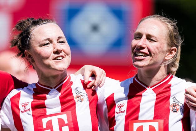 Google Pixel Frauen-Bundesliga, 1. FC Köln - Hamburger SV; 09.05.2026 Marina Hegering (1. FC Köln, 33) und Pauline Bremer (1. FC Köln, 11) singen schunkelnd Tommy Google Pixel Frauen-Bundesliga, 1. FC Köln - Hamburger SV, Köln, Franz-Kremer-Stadion am 09.05.2026 DFB REGULATIONS PROHIBIT ANY USE OF PHOTOGRAPHS AS IMAGE SEQUENCES AND OR QUASI-VIDEO. Copyright: xBEAUTIFULxSPORTS Wunderlx
