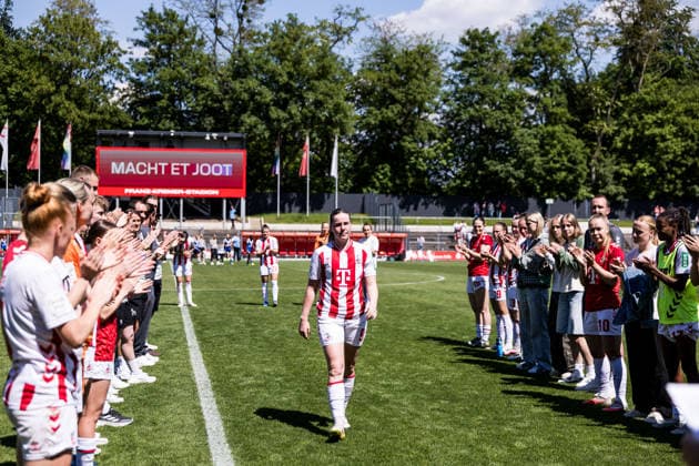 Google Pixel Frauen-Bundesliga, 1. FC Köln - Hamburger SV; 09.05.2026 Adriana Achcinska (1. FC Köln, 9) wird vor den Fans verabschiedet Google Pixel Frauen-Bundesliga, 1. FC Köln - Hamburger SV, Köln, Franz-Kremer-Stadion am 09.05.2026 DFB REGULATIONS PROHIBIT ANY USE OF PHOTOGRAPHS AS IMAGE SEQUENCES AND OR QUASI-VIDEO. Copyright: xBEAUTIFULxSPORTS Wunderlx