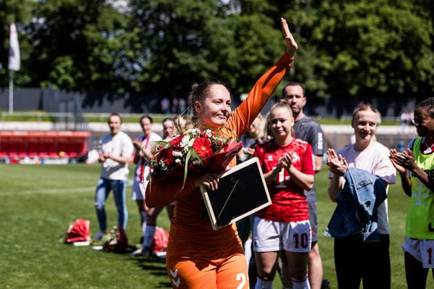 Google Pixel Frauen-Bundesliga, 1. FC Köln - Hamburger SV; 09.05.2026 Aurora Mikalsen (1. FC Köln, 23) winkt bei ihrer Verabschiedung Richtung Fans Google Pixel Frauen-Bundesliga, 1. FC Köln - Hamburger SV, Köln, Franz-Kremer-Stadion am 09.05.2026 DFB REGULATIONS PROHIBIT ANY USE OF PHOTOGRAPHS AS IMAGE SEQUENCES AND OR QUASI-VIDEO. Copyright: xBEAUTIFULxSPORTS Wunderlx
