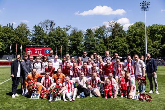 Google Pixel Frauen-Bundesliga, 1. FC Köln - Hamburger SV; 09.05.2026 Gruppenfoto der 1. FC Köln Frauen nach der Verabschiedung Google Pixel Frauen-Bundesliga, 1. FC Köln - Hamburger SV, Köln, Franz-Kremer-Stadion am 09.05.2026 DFB REGULATIONS PROHIBIT ANY USE OF PHOTOGRAPHS AS IMAGE SEQUENCES AND OR QUASI-VIDEO. Copyright: xBEAUTIFULxSPORTS Wunderlx