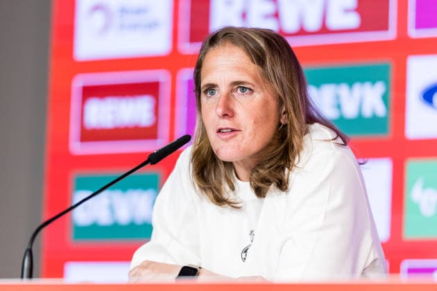 Google Pixel Frauen-Bundesliga, 1. FC Köln - Hamburger SV; 09.05.2026 Britta Carlson (Trainerin 1. FC Köln) während der Pressekonferenz Google Pixel Frauen-Bundesliga, 1. FC Köln - Hamburger SV, Köln, Franz-Kremer-Stadion am 09.05.2026 DFB REGULATIONS PROHIBIT ANY USE OF PHOTOGRAPHS AS IMAGE SEQUENCES AND OR QUASI-VIDEO. Copyright: xBEAUTIFULxSPORTS Wunderlx