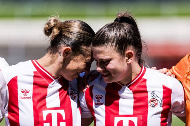 Google Pixel Frauen-Bundesliga, 1. FC Köln - Hamburger SV; 09.05.2026 Zoe Hasenauer (1. FC Köln, 16) und Martyna Wiankowska (1. FC Köln, 26) Stirn an Stirn bei der Verabschiedung Google Pixel Frauen-Bundesliga, 1. FC Köln - Hamburger SV, Köln, Franz-Kremer-Stadion am 09.05.2026 DFB REGULATIONS PROHIBIT ANY USE OF PHOTOGRAPHS AS IMAGE SEQUENCES AND OR QUASI-VIDEO. Copyright: xBEAUTIFULxSPORTS Wunderlx