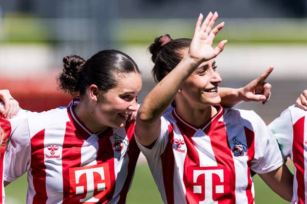 Google Pixel Frauen-Bundesliga, 1. FC Köln - Hamburger SV; 09.05.2026 Amelie Bohnen (1. FC Köln, 15) und Vanessa Leimenstoll (1. FC Köln, 29) winken lachend Google Pixel Frauen-Bundesliga, 1. FC Köln - Hamburger SV, Köln, Franz-Kremer-Stadion am 09.05.2026 DFB REGULATIONS PROHIBIT ANY USE OF PHOTOGRAPHS AS IMAGE SEQUENCES AND OR QUASI-VIDEO. Copyright: xBEAUTIFULxSPORTS Wunderlx