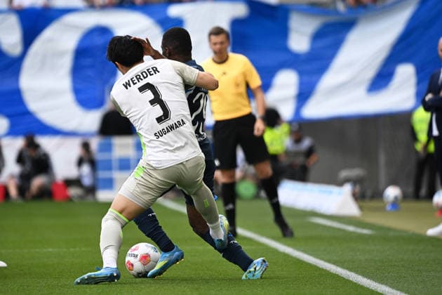09.05.2026, xjhx, Fussball 1.Bundesliga, TSG 1899 Hoffenheim - SV Werder Bremen v.l. Foul von Yukinari Sugawara (SV Werder Bremen) an Bazoumana Toure (1899 Hoffenheim) das zur roten Karte Platzverweis führte (DFL DFB REGULATIONS PROHIBIT ANY USE OF PHOTOGRAPHS as IMAGE SEQUENCES and or QUASI-VIDEO) Sinsheim *** 09 05 2026, xjhx, Soccer 1 Bundesliga, TSG 1899 Hoffenheim SV Werder Bremen v l Foul by Yukinari Sugawara SV Werder Bremen on Bazoumana Toure 1899 Hoffenheim that led to red card sending off DFL DFB REGULATIONS PROHIBIT ANY USE OF PHOTOGRAPHS as IMAGE SEQUENCES and or QUASI VIDEO Sinsheim