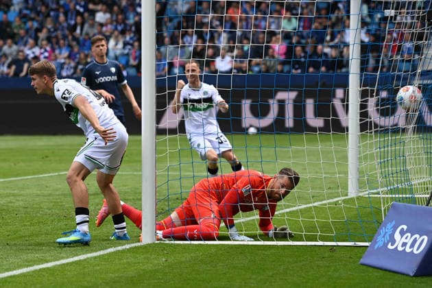 Maik NAWROCKI (Hannover 96) erzielt das Tor zum 0-1 per Kopfball, Fussball 2. Bundesliga, 33. Spieltag, VfL Bochum (BO) - Hannover 96 1-1 am 09.05.2026 im Vonovia Ruhrstadion Bochum Deutschland. DFL regulations prohibit any use of photographs as image sequences and or quasi-video Â